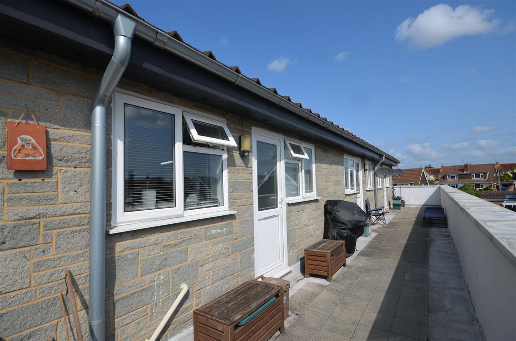 Property photo 1 of 11 Front