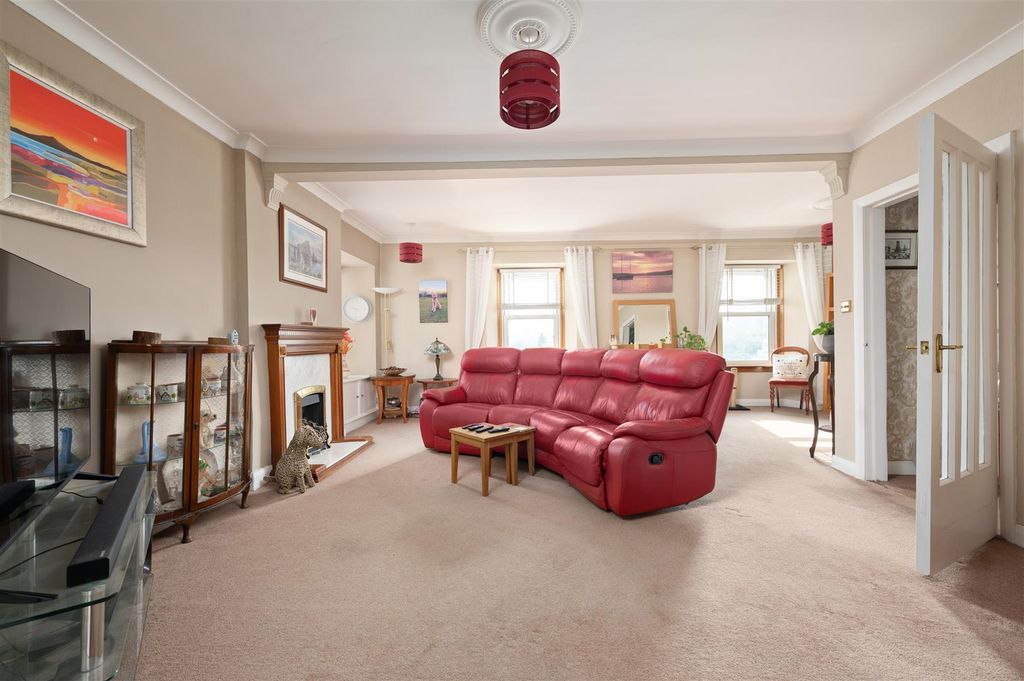 Property photo 3 of 34 4 Preston Crescent 018.Jpg