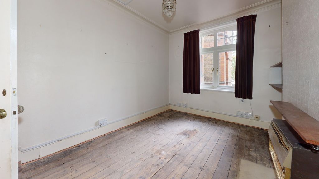 Property photo 1 of 11 55 Greyhound Mansions, Barons Court, London, W6 8Ny