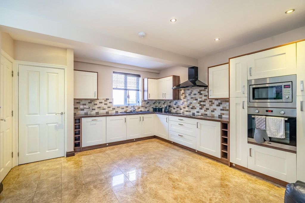 Property photo 3 of 16 42Hr-3.Jpg