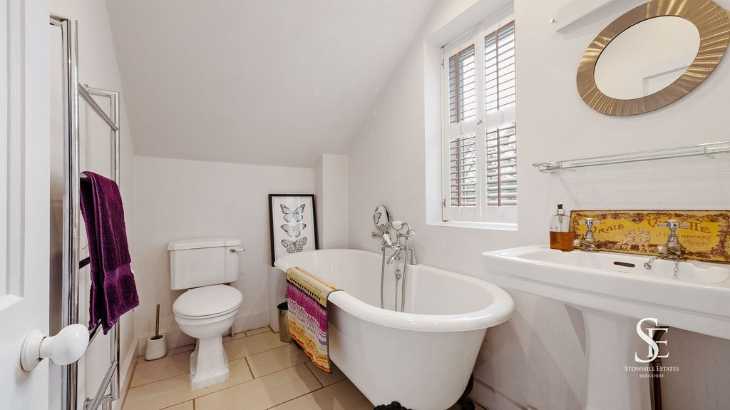 Additional image 26 of 5 bed property for saleOld Wokingham Road, Wokingham RG40