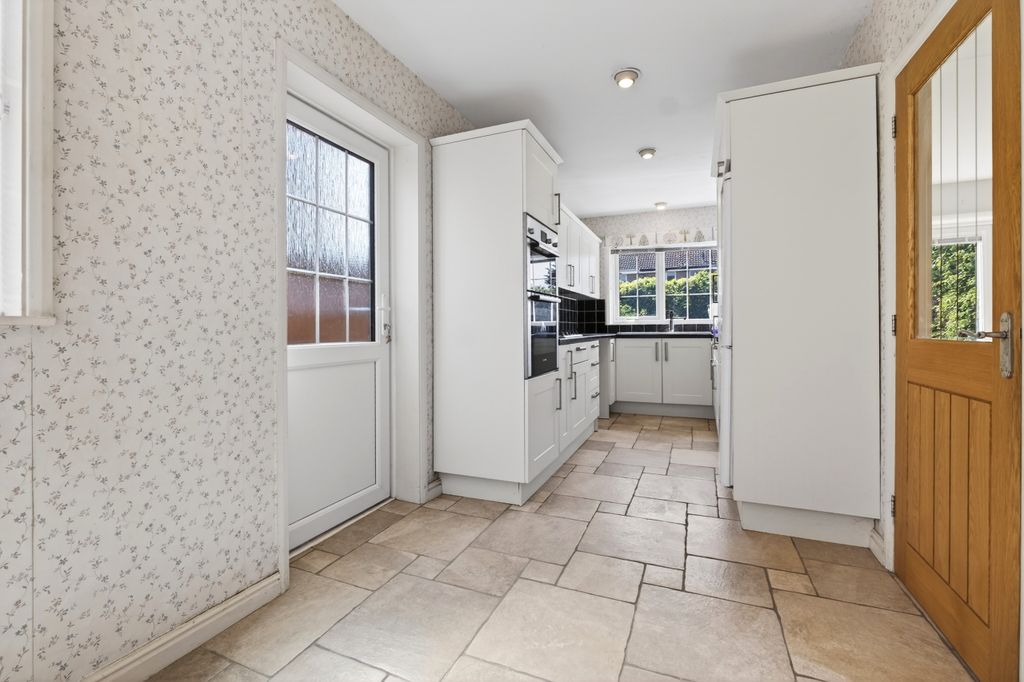 Property photo 3 of 17 Kitchen