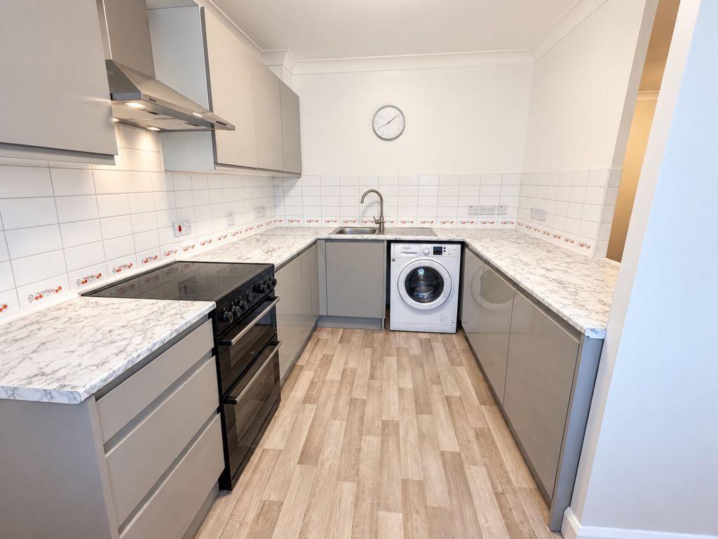 Property photo 3 of 8 6103114