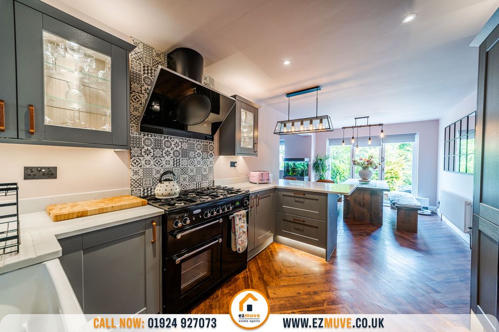 Additional image 11 of 5 bed detached house for saleHenley Avenue, Dewsbury WF12