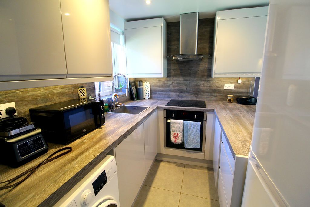 Property photo 2 of 9 Kitchen