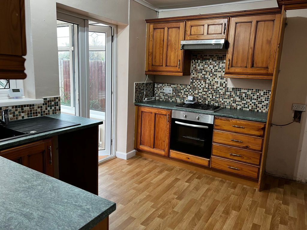 Property photo 2 of 10 Kitchen