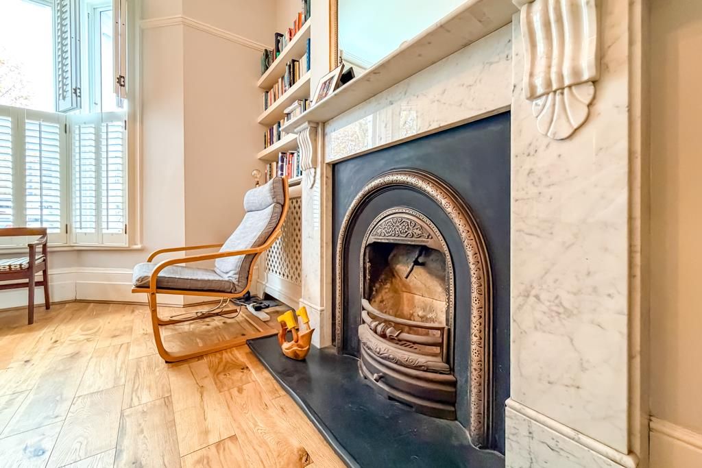 Property photo 3 of 30 Lounge