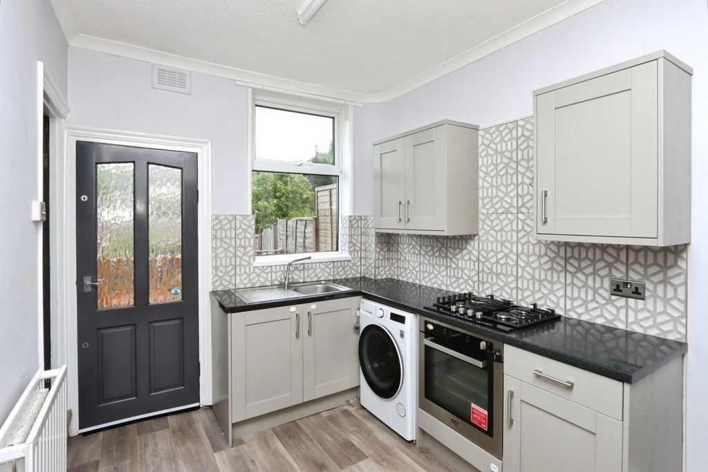 Property photo 3 of 20 Kitchen