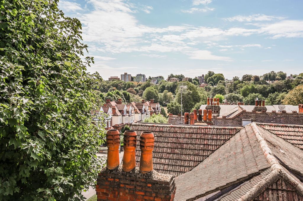 Property photo 2 of 33