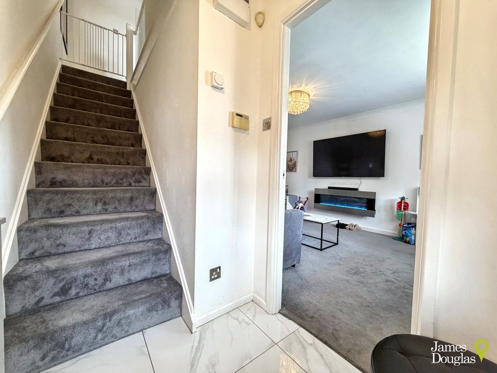 Property photo 3 of 20 Eh1