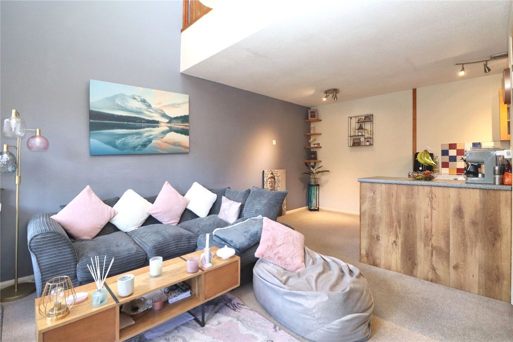 Property photo 3 of 8 Picture No. 01