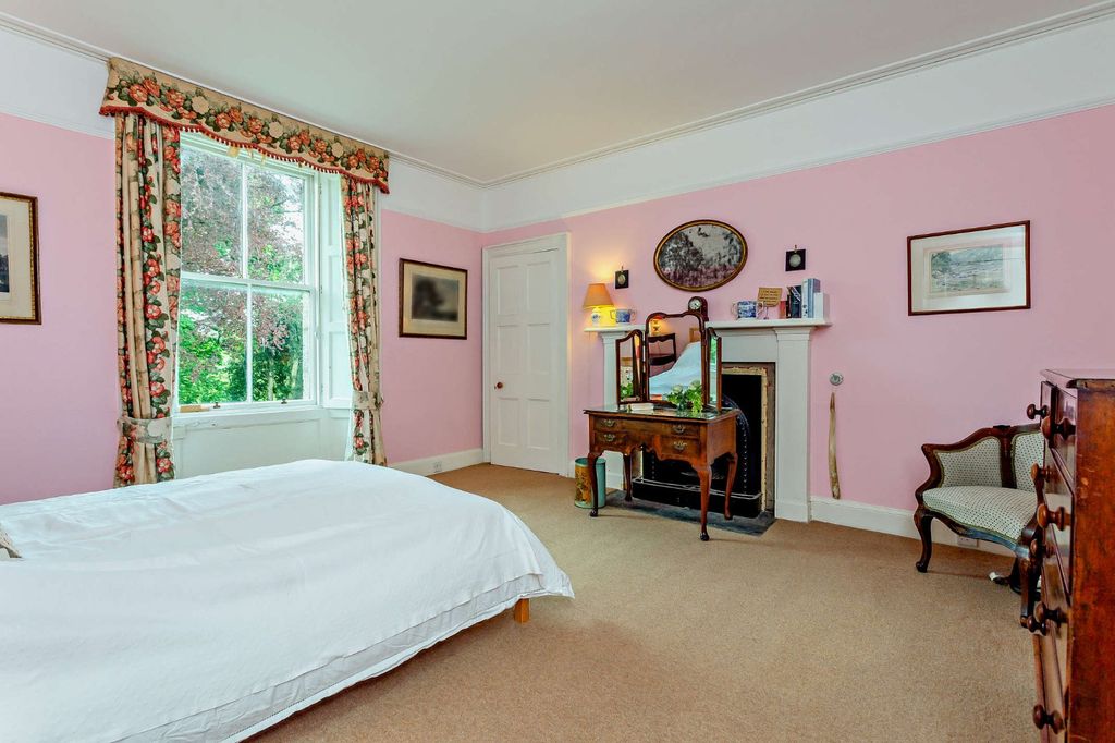 Property photo 3 of 17 Picture No. 15