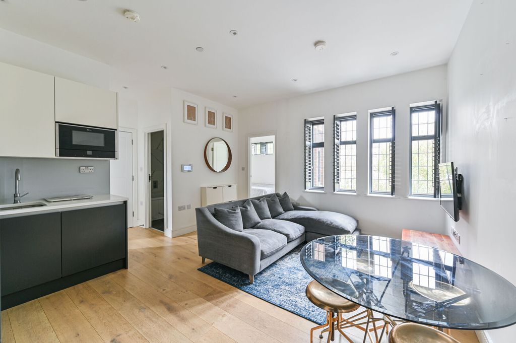 Property photo 2 of 10
