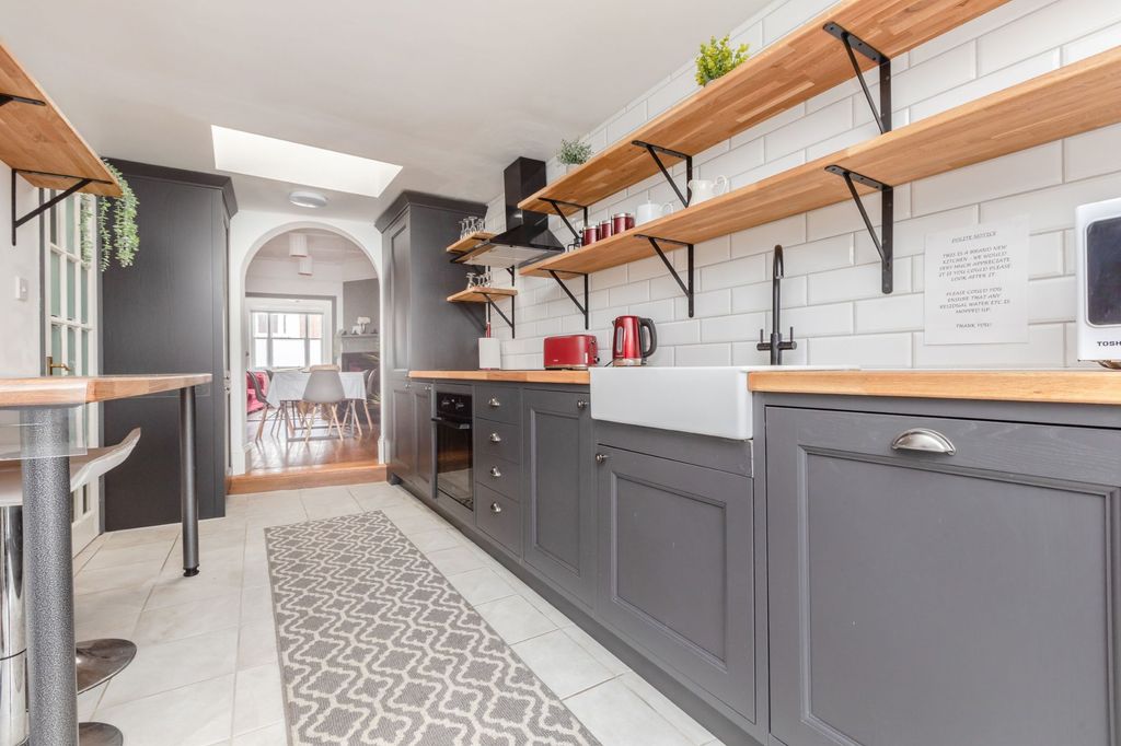 Property photo 2 of 32