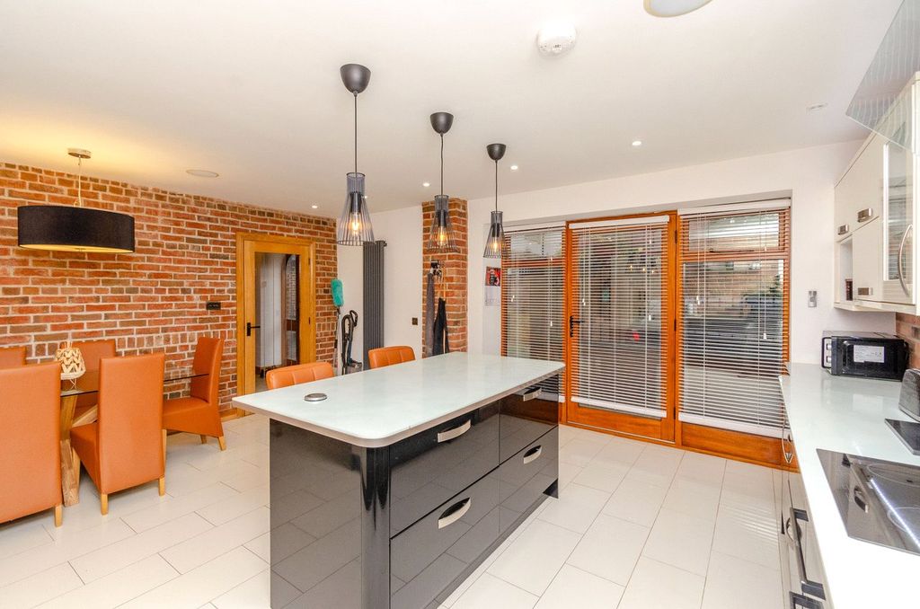Property photo 1 of 25 Picture No. 46