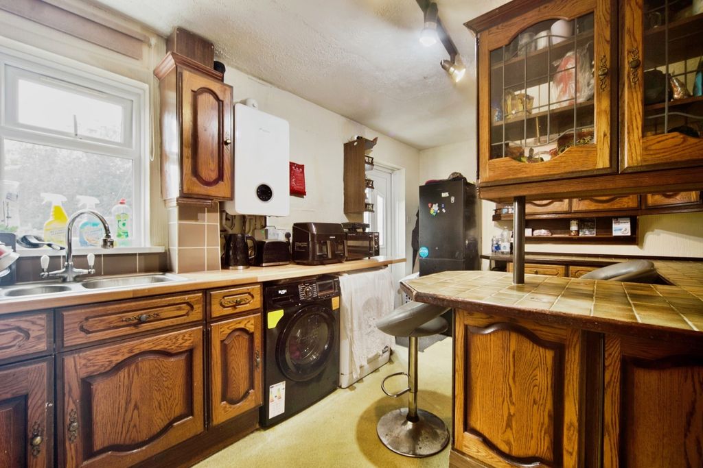 Property photo 2 of 17 Photo