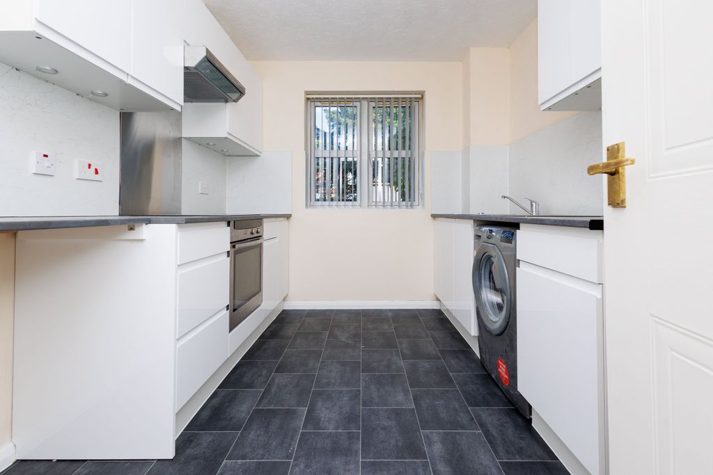 Property photo 2 of 11 Kitchen