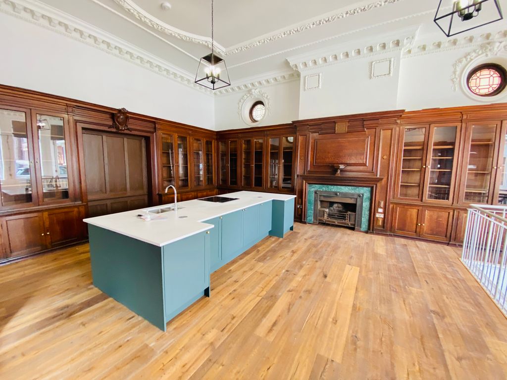 Property photo 2 of 17 Kitchen