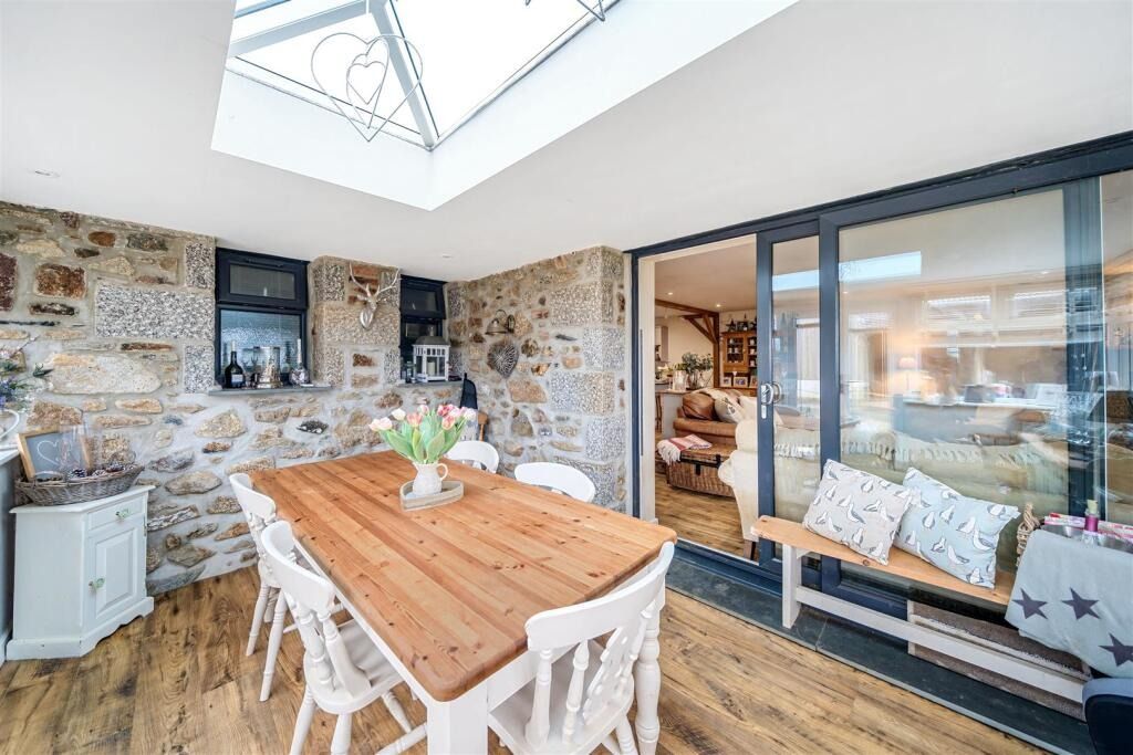 Property photo 3 of 28 4842562