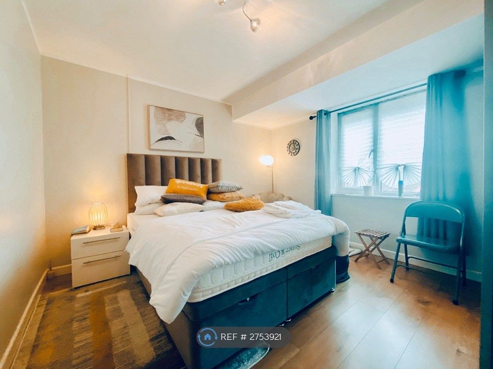 Property photo 3 of 5 Bedroom