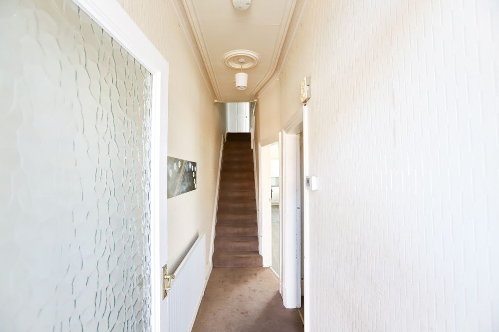 Property photo 2 of 19 Hallway