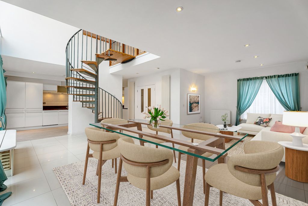 Property photo 1 of 21