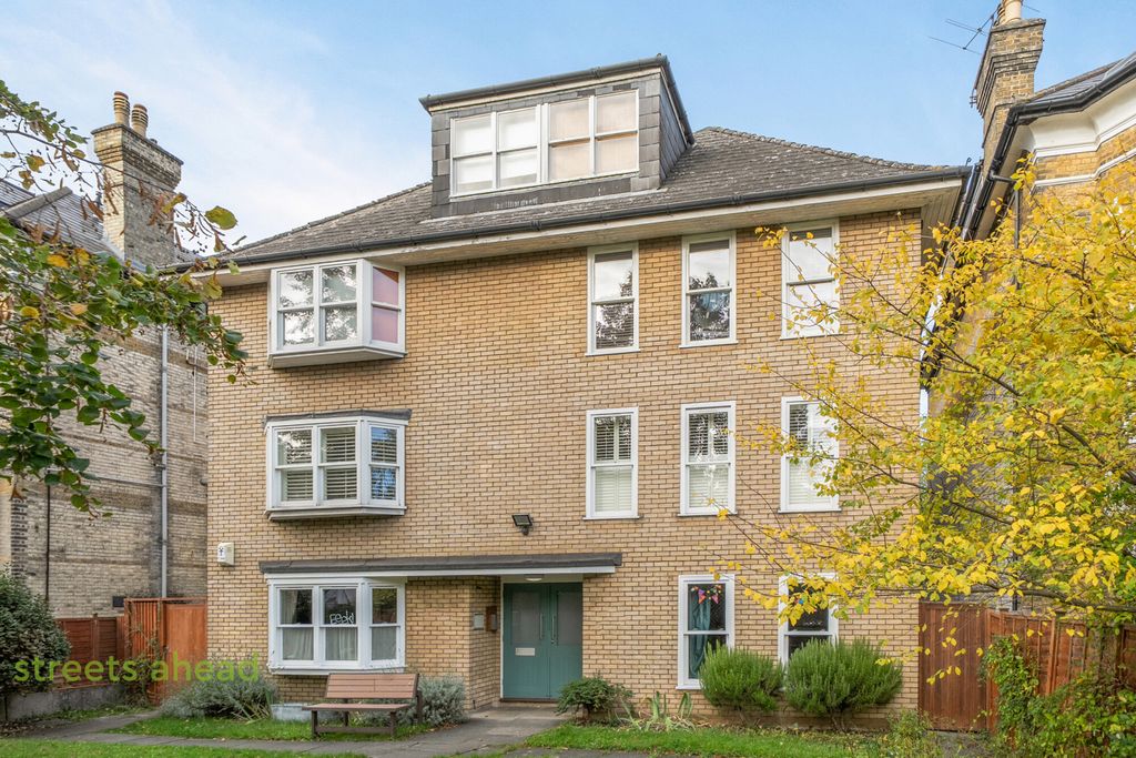 Property photo 1 of 18 702c6A46-c620-43A...