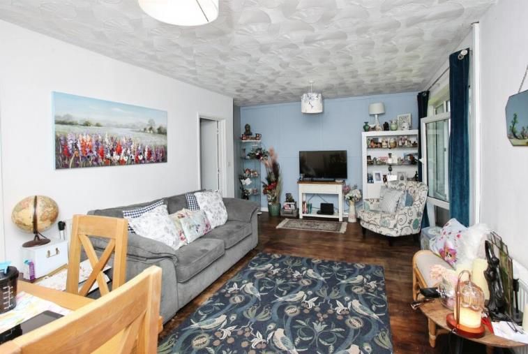 Property photo 2 of 11 Image