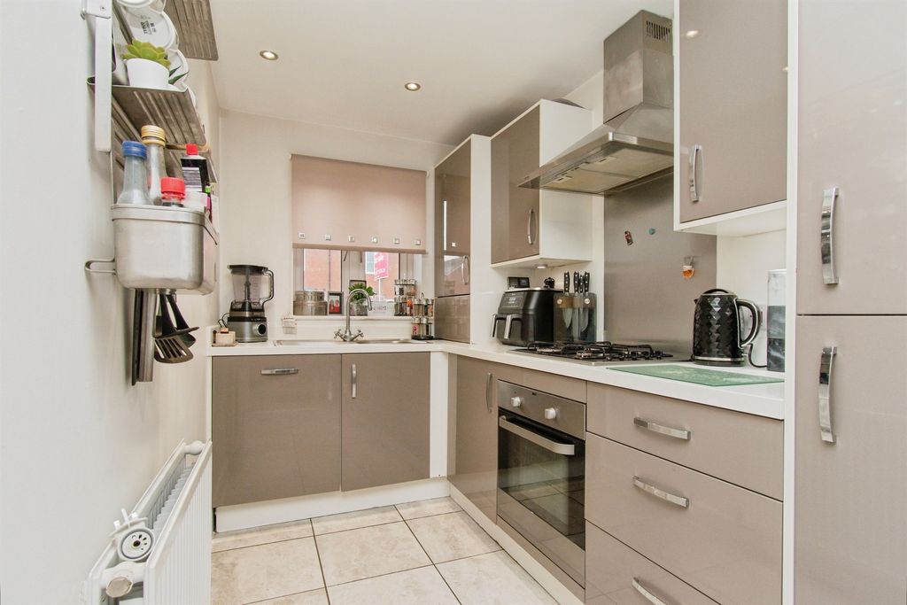 Property photo 3 of 16