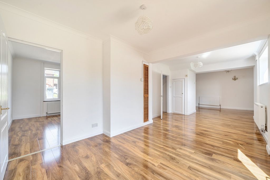 Property photo 2 of 18 1451469-8-69Ea4d6...