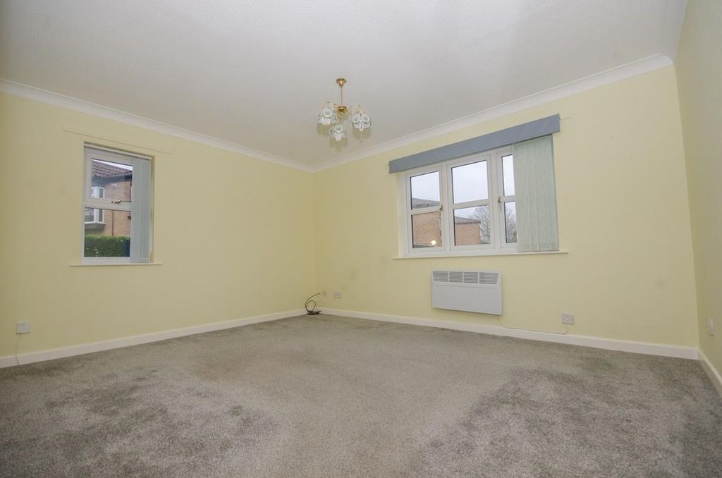 Property photo 2 of 11 Lounge.Jpg