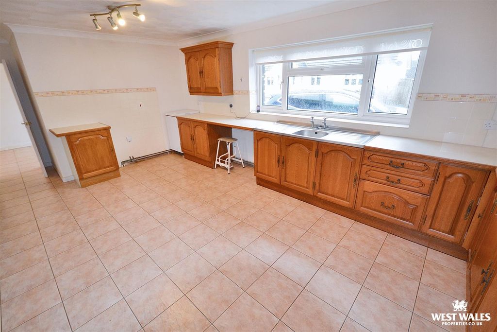 Additional image 6 of 6 bed detached bungalow for saleKings Park, Templeton, Narberth SA67