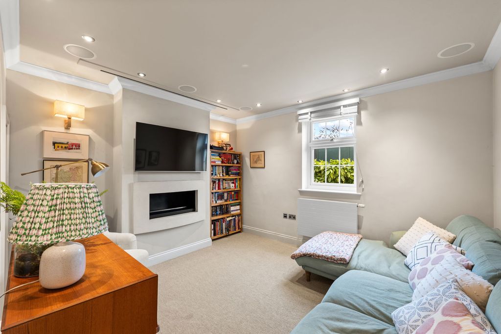 Property photo 3 of 20