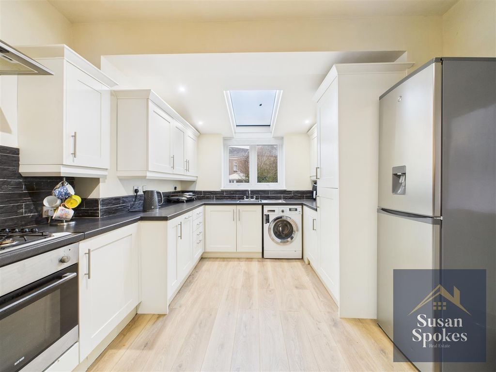 Property photo 3 of 25 Cam01858G0-Pr0223-Still024.Jpg