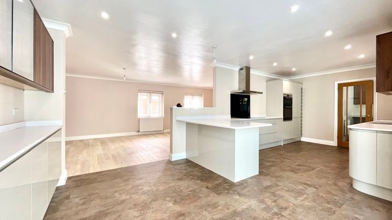 Property photo 3 of 25 Kitchen Breakfast Room