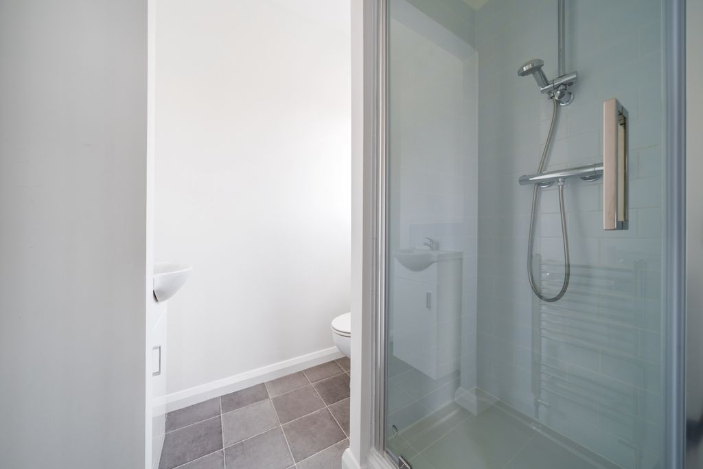 Property photo 3 of 7 Bathroom