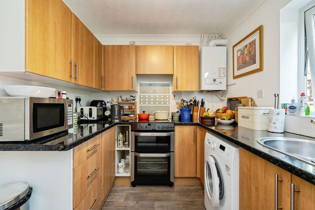 Property photo 2 of 17