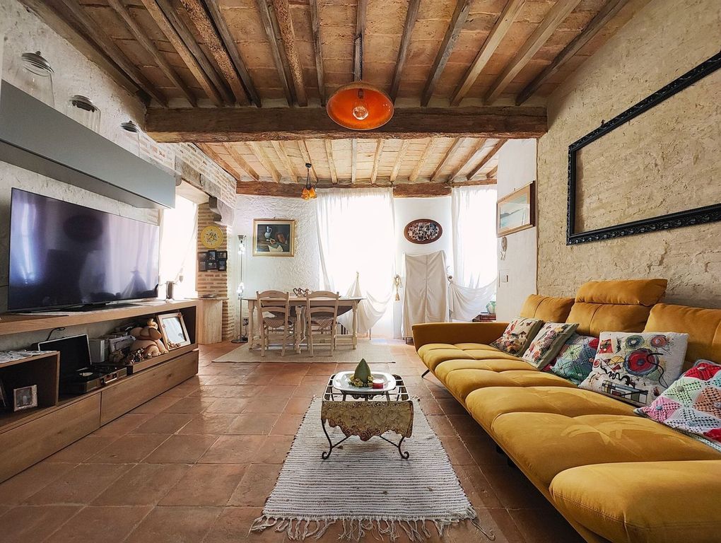 Property photo 1 of 69 Citta' DI Castello Independent Townhouse (Spanning Ground To Roof), 150 Sqm, Completely Renovated In The Original Style