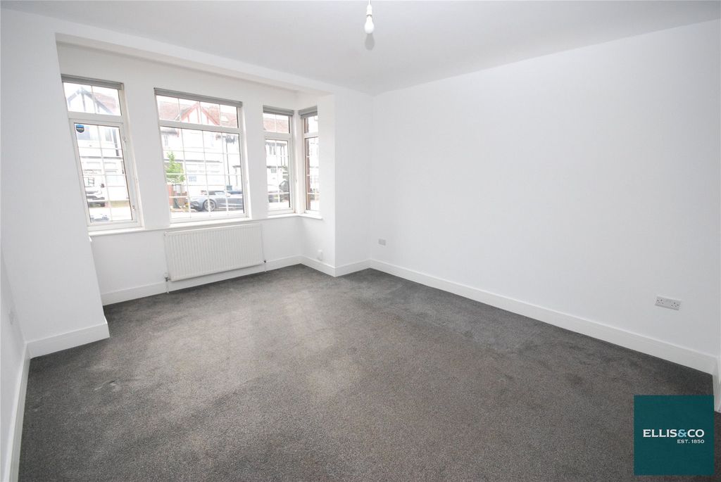 Property photo 2 of 13 Picture No. 35