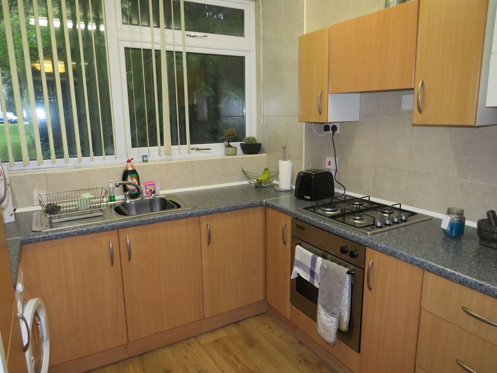 Property photo 2 of 7 Kitchen