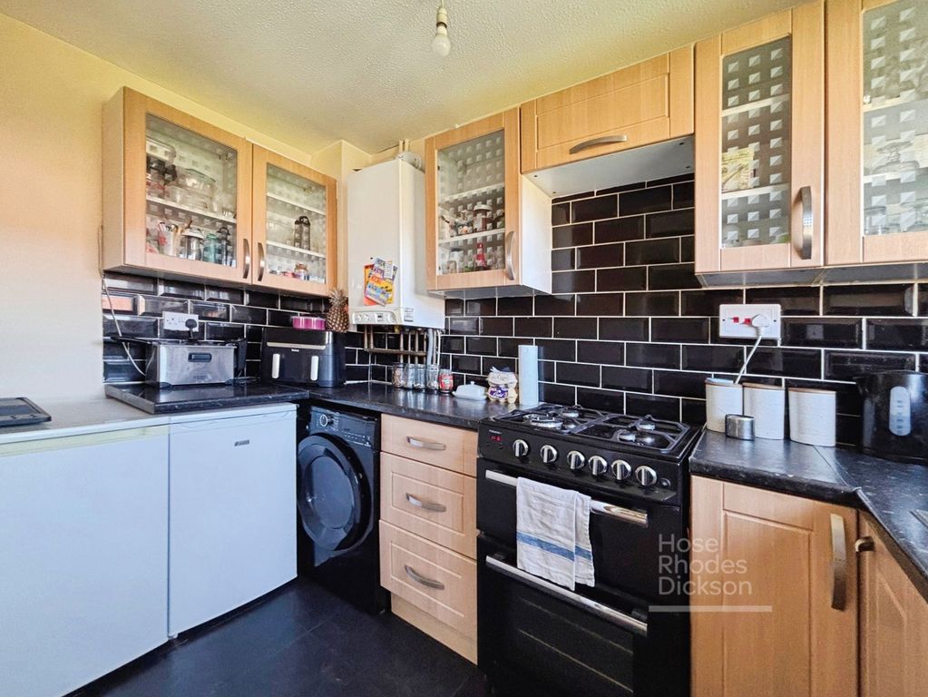 Property photo 2 of 10 Kitchen
