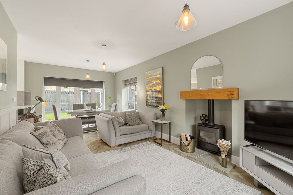 Property photo 2 of 23