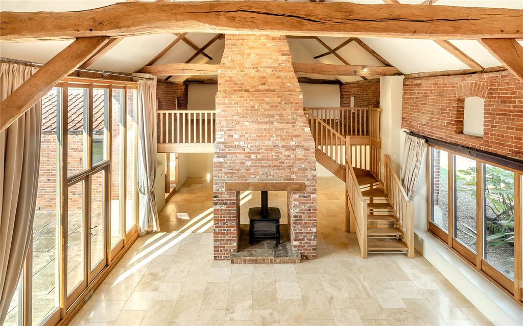 Property photo 3 of 21 Sitting Room