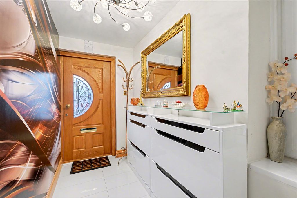 Property photo 2 of 28 Porch.Jpeg