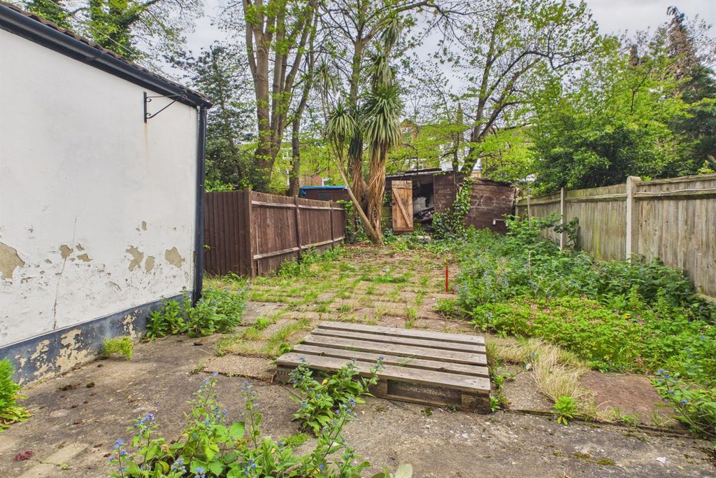 Property photo 3 of 12 Garden