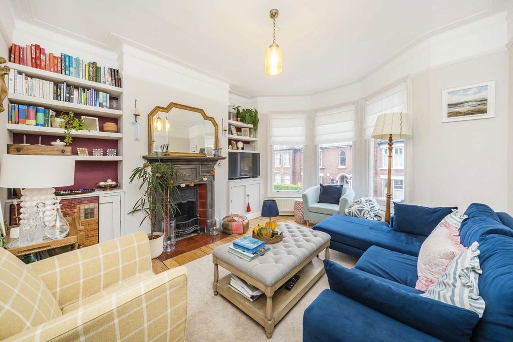 Property photo 2 of 8