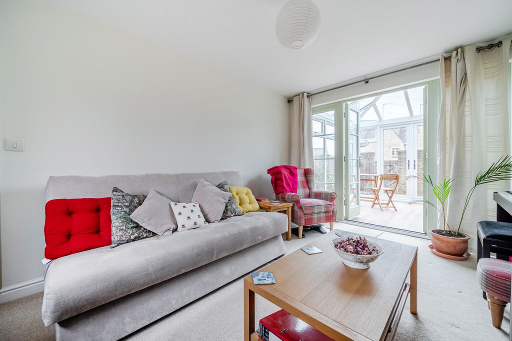 Property photo 2 of 10 Sitting Room