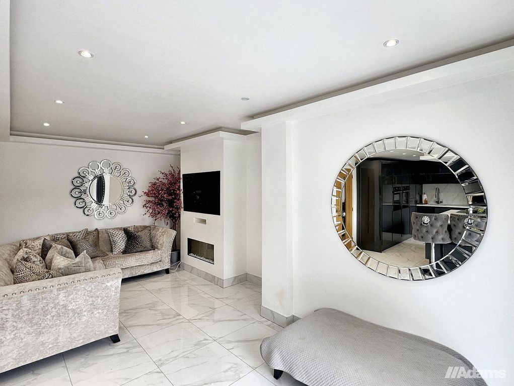 Property photo 2 of 25