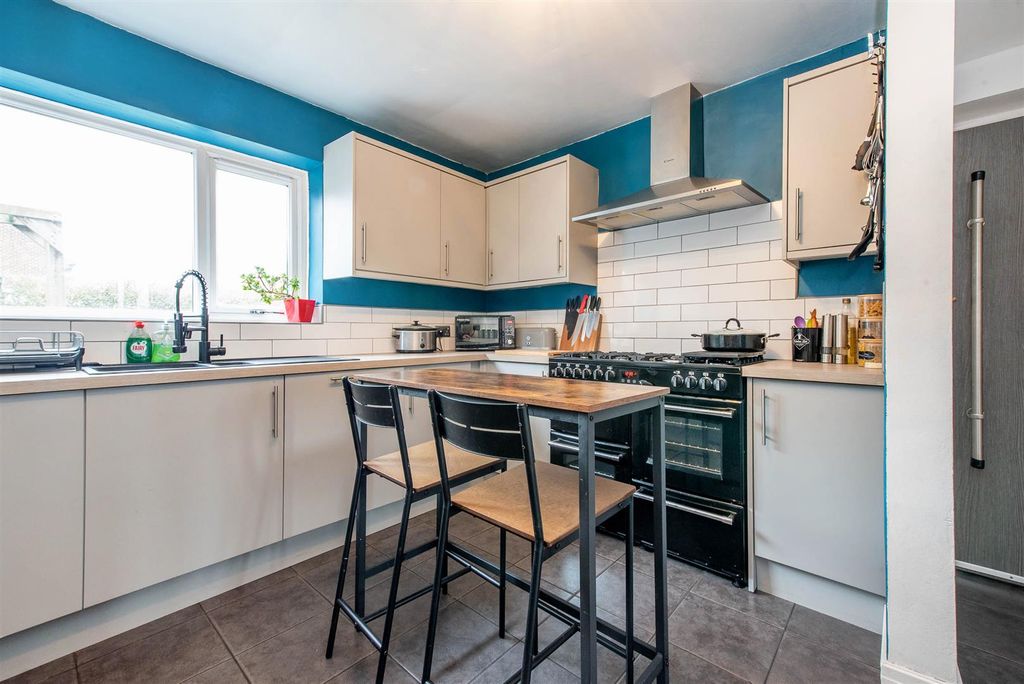 Property photo 3 of 22 Kitchen/Breakfast Room