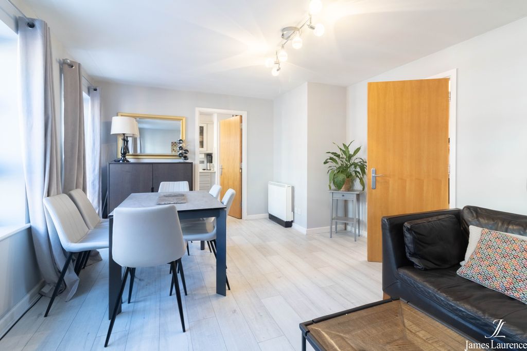 Property photo 3 of 14 8X1A4070-Hdr